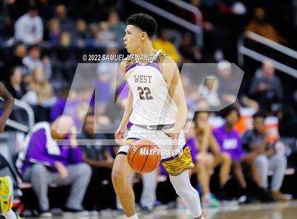 Thumbnail 3 in Omaha Central vs. Bellevue West photogallery.