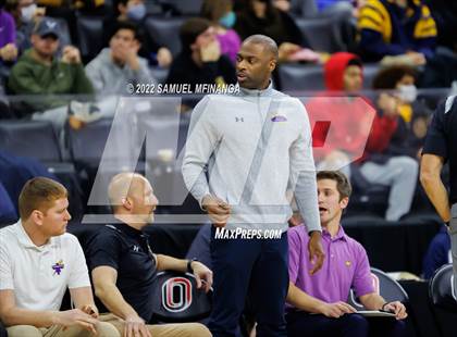 Thumbnail 2 in Omaha Central vs. Bellevue West photogallery.