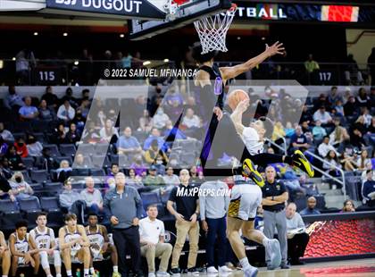 Thumbnail 2 in Omaha Central vs. Bellevue West photogallery.