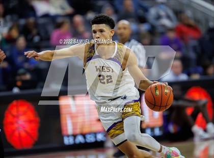Thumbnail 2 in Omaha Central vs. Bellevue West photogallery.