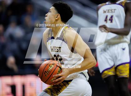 Thumbnail 2 in Omaha Central vs. Bellevue West photogallery.