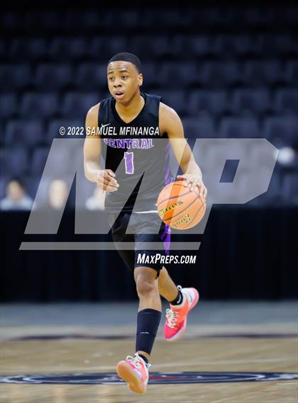 Thumbnail 3 in Omaha Central vs. Bellevue West photogallery.