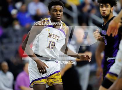 Thumbnail 3 in Omaha Central vs. Bellevue West photogallery.