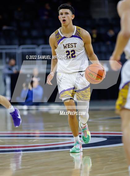 Thumbnail 3 in Omaha Central vs. Bellevue West photogallery.