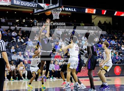 Thumbnail 2 in Omaha Central vs. Bellevue West photogallery.