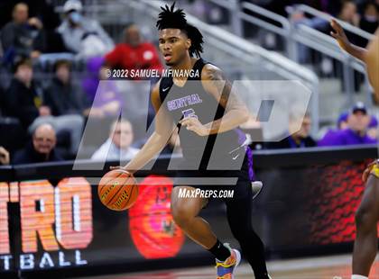 Thumbnail 3 in Omaha Central vs. Bellevue West photogallery.