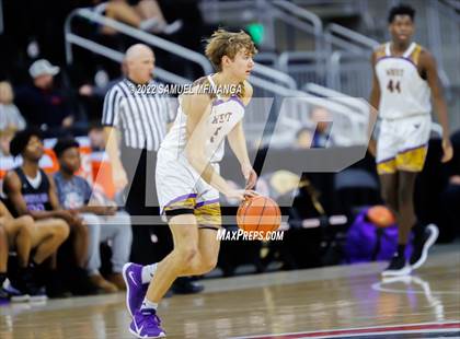 Thumbnail 2 in Omaha Central vs. Bellevue West photogallery.