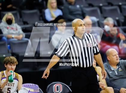 Thumbnail 2 in Omaha Central vs. Bellevue West photogallery.