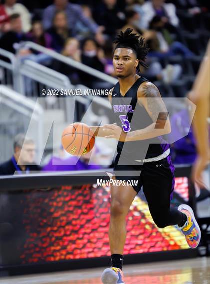 Thumbnail 2 in Omaha Central vs. Bellevue West photogallery.