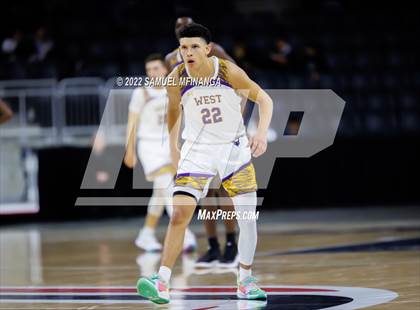 Thumbnail 1 in Omaha Central vs. Bellevue West photogallery.
