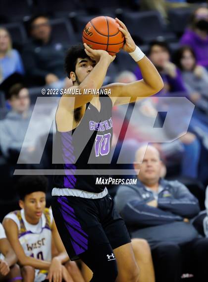 Thumbnail 3 in Omaha Central vs. Bellevue West photogallery.