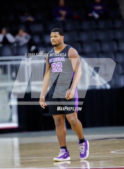 Thumbnail 2 in Omaha Central vs. Bellevue West photogallery.