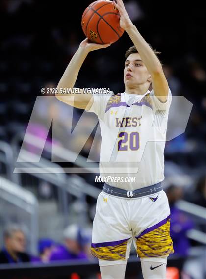 Thumbnail 1 in Omaha Central vs. Bellevue West photogallery.