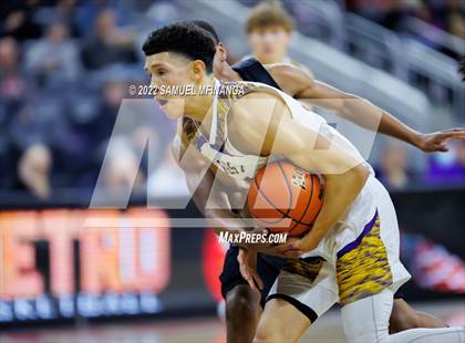 Thumbnail 3 in Omaha Central vs. Bellevue West photogallery.