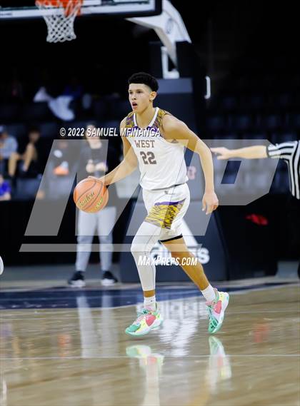 Thumbnail 1 in Omaha Central vs. Bellevue West photogallery.