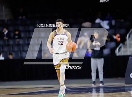 Thumbnail 2 in Omaha Central vs. Bellevue West photogallery.