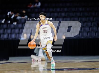 Thumbnail 3 in Omaha Central vs. Bellevue West photogallery.