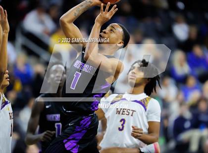 Thumbnail 1 in Omaha Central vs. Bellevue West photogallery.