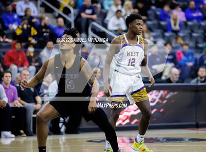 Thumbnail 1 in Omaha Central vs. Bellevue West photogallery.