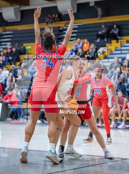 Thumbnail 3 in Arapahoe vs Cherry Creek photogallery.