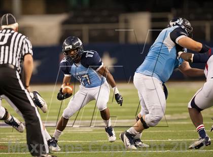 Thumbnail 2 in Ryan vs. Bell (UIL 5A Division 2 Bi-District Playoff) photogallery.