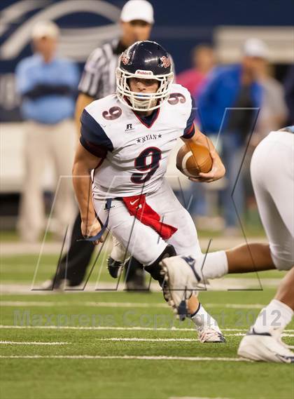 Thumbnail 2 in Ryan vs. Bell (UIL 5A Division 2 Bi-District Playoff) photogallery.