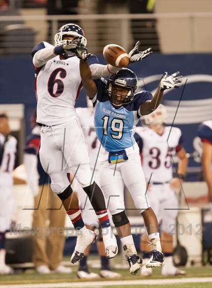 Thumbnail 3 in Ryan vs. Bell (UIL 5A Division 2 Bi-District Playoff) photogallery.