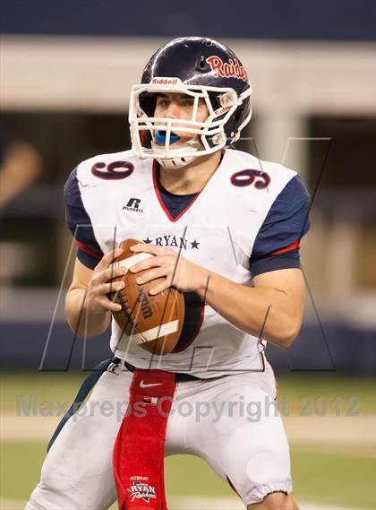 Thumbnail 3 in Ryan vs. Bell (UIL 5A Division 2 Bi-District Playoff) photogallery.