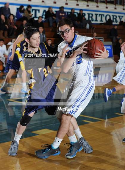 Thumbnail 3 in Alhambra vs San Marino photogallery.