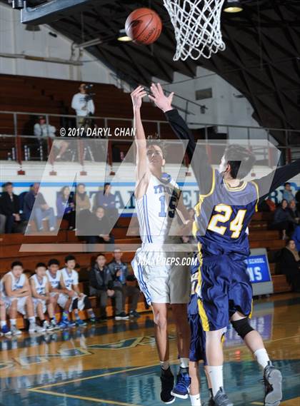 Thumbnail 2 in Alhambra vs San Marino photogallery.