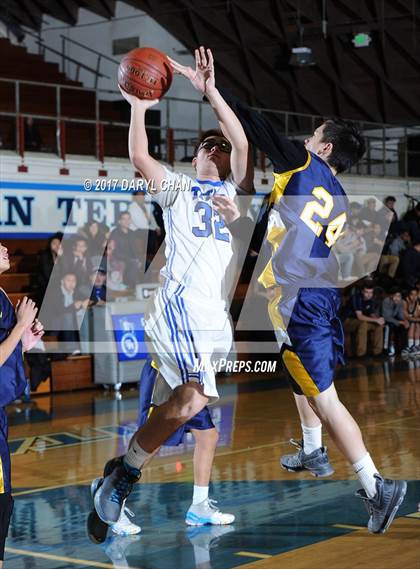 Thumbnail 3 in Alhambra vs San Marino photogallery.