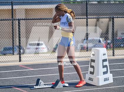 Thumbnail 1 in UIL 6A Track & Field Area 13&14 (4x200M) photogallery.
