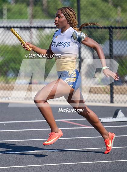 Thumbnail 2 in UIL 6A Track & Field Area 13&14 (4x200M) photogallery.