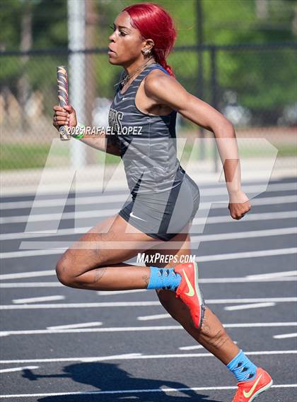 Thumbnail 1 in UIL 6A Track & Field Area 13&14 (4x200M) photogallery.