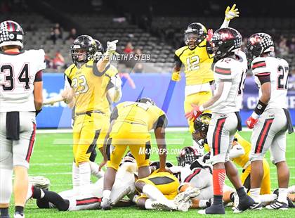 Thumbnail 1 in Many vs. Ferriday (LHSAA Class 2A Final)  photogallery.