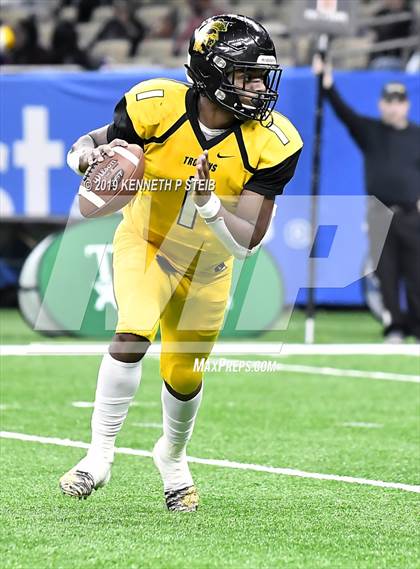 Thumbnail 2 in Many vs. Ferriday (LHSAA Class 2A Final)  photogallery.