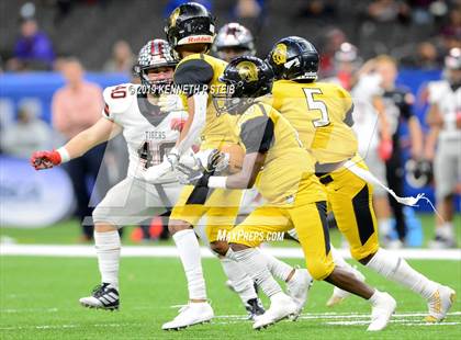 Thumbnail 3 in Many vs. Ferriday (LHSAA Class 2A Final)  photogallery.