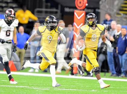 Thumbnail 3 in Many vs. Ferriday (LHSAA Class 2A Final)  photogallery.