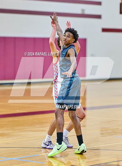 Thumbnail 3 in Dawson vs. Pearce (McDonald's Texas Invitational) photogallery.