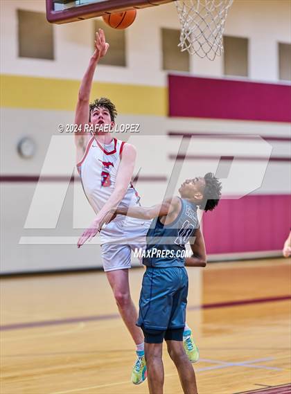 Thumbnail 1 in Dawson vs. Pearce (McDonald's Texas Invitational) photogallery.