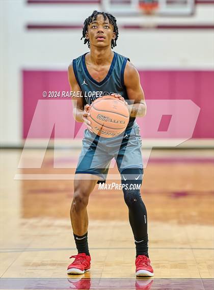 Thumbnail 3 in Dawson vs. Pearce (McDonald's Texas Invitational) photogallery.