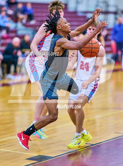 Thumbnail 2 in Dawson vs. Pearce (McDonald's Texas Invitational) photogallery.