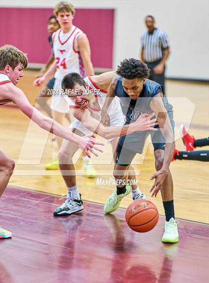 Thumbnail 2 in Dawson vs. Pearce (McDonald's Texas Invitational) photogallery.