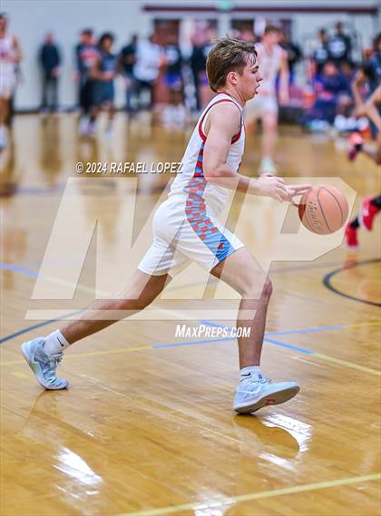 Thumbnail 3 in Dawson vs. Pearce (McDonald's Texas Invitational) photogallery.