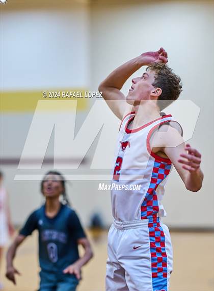 Thumbnail 2 in Dawson vs. Pearce (McDonald's Texas Invitational) photogallery.