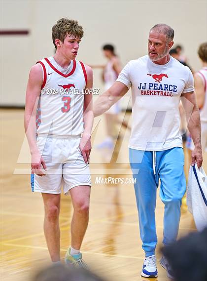 Thumbnail 3 in Dawson vs. Pearce (McDonald's Texas Invitational) photogallery.