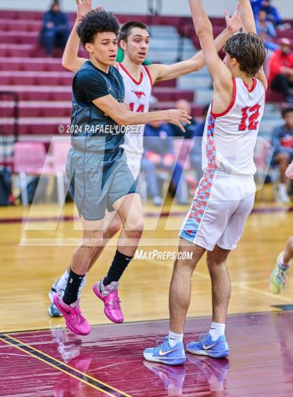 Thumbnail 3 in Dawson vs. Pearce (McDonald's Texas Invitational) photogallery.