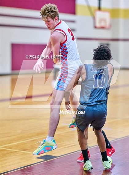 Thumbnail 3 in Dawson vs. Pearce (McDonald's Texas Invitational) photogallery.