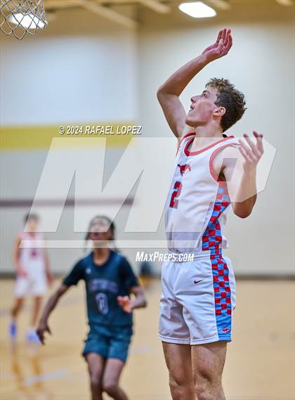 Thumbnail 1 in Dawson vs. Pearce (McDonald's Texas Invitational) photogallery.