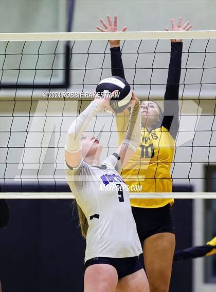 Thumbnail 3 in Crandall vs North Forney (Crandall Tournament) photogallery.